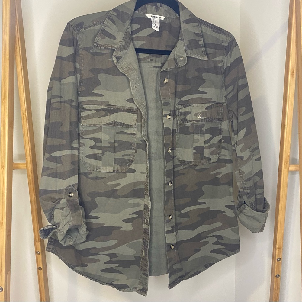 Camo Green Button Down Shacket Shirt size M